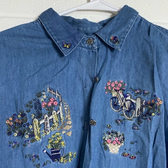 Northern Reflections Embroidered Denim Shirt Women’s Size L - Picture 3 of 5